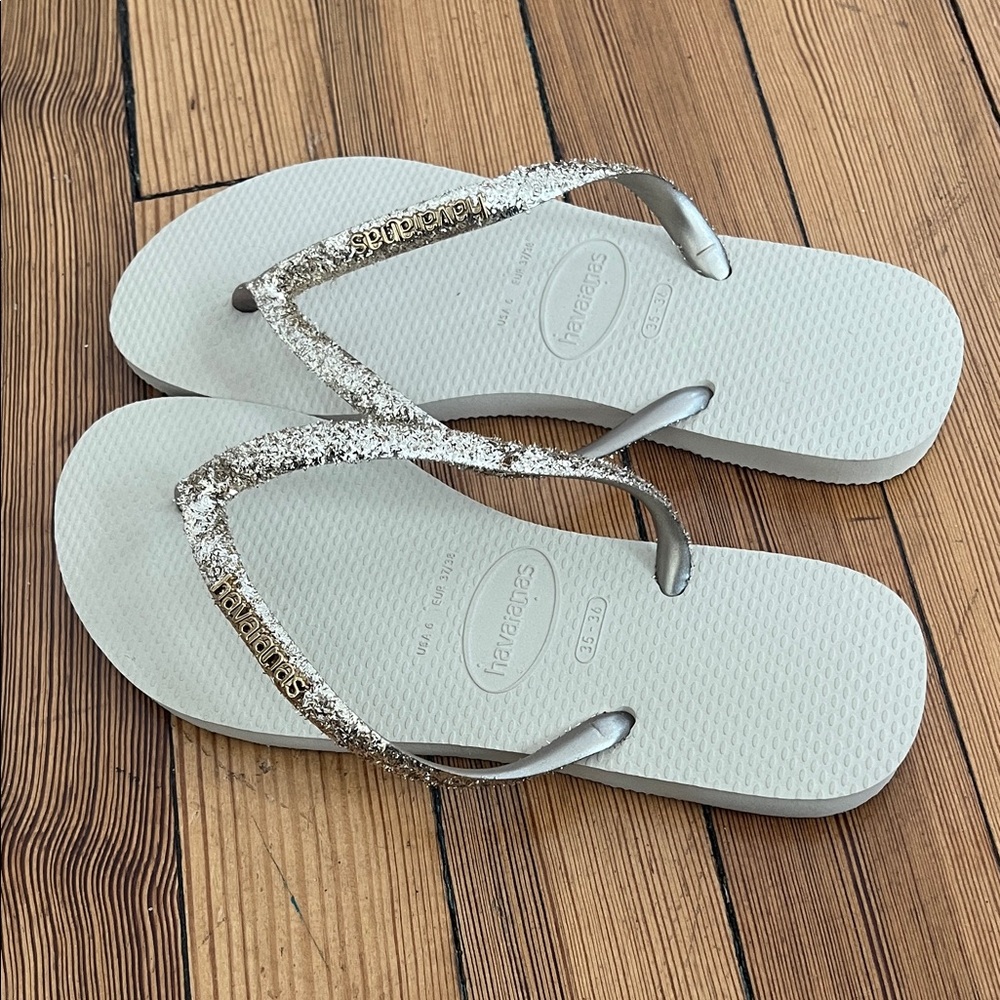 Brand new Havaianas slim glitter flip flops